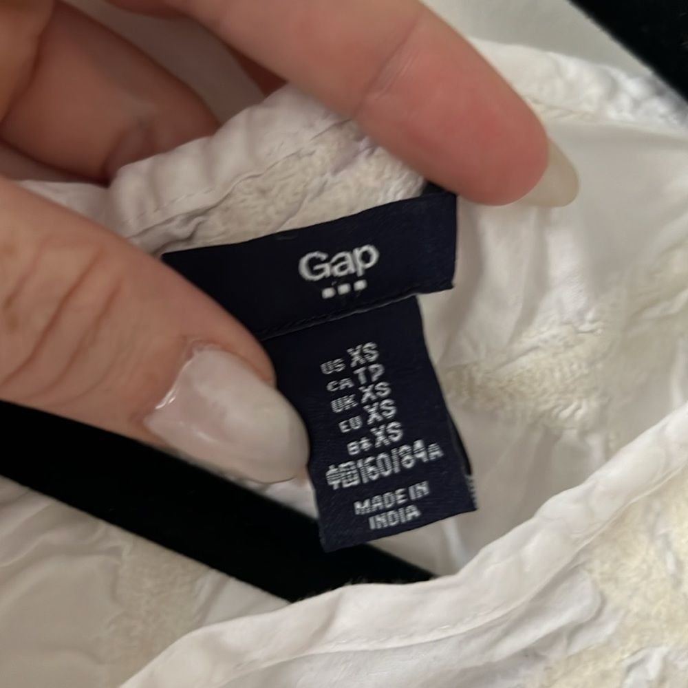 Gap White Embroidered Sleeveless Blouse Top Size XS - Picture 2 of 9